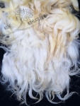 Stacks of Bergschaf wool natural white with cream / yellowish tips long 200g