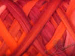 Australisches Merino Schaf Kammzug „Rotglut“ Floating Colour 100g